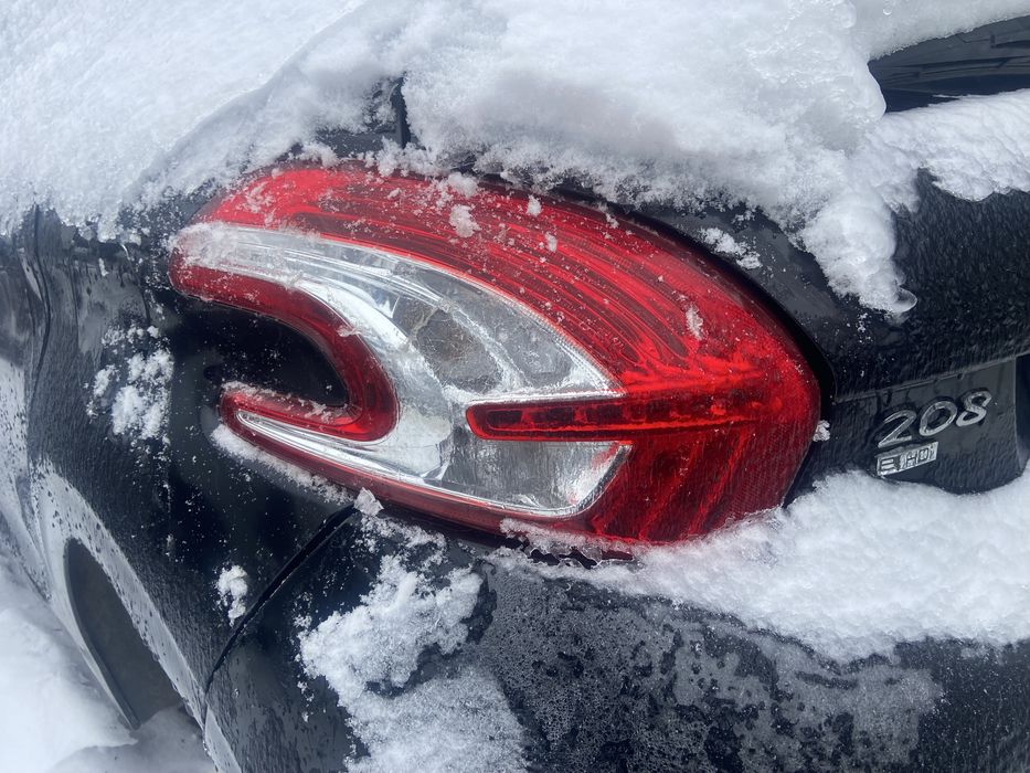 Стоп фонар задня фара Peugeot 208 пежо 208