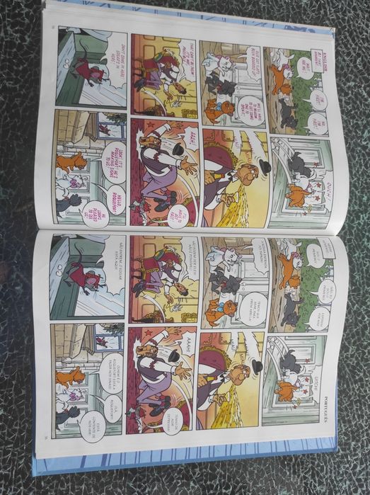 Os Aristogatos bilingue português inglês banda desenhada Disney