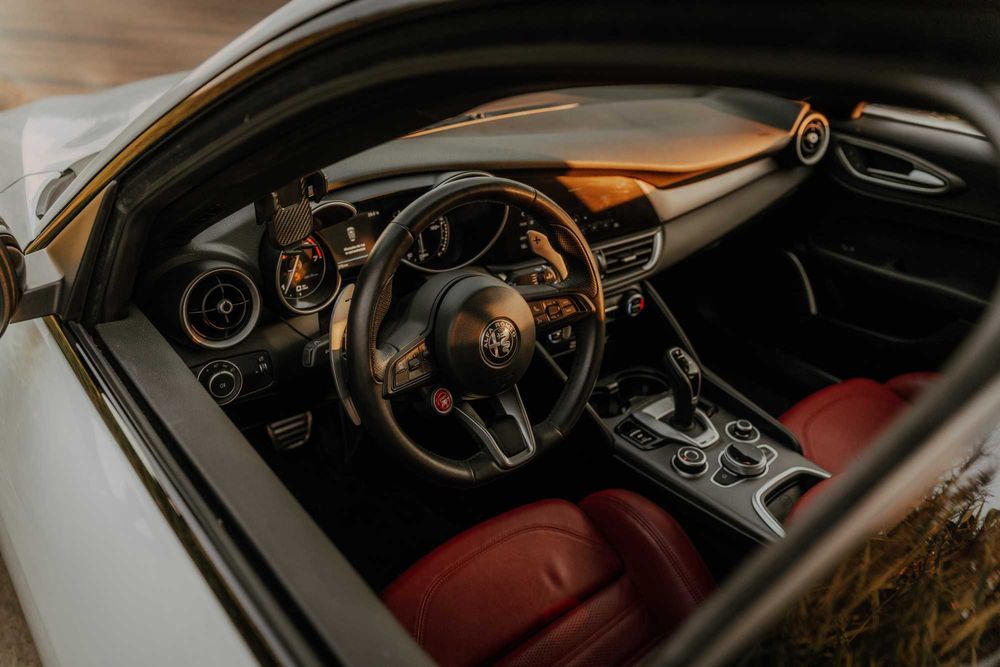 Samochód na wesele,  ślub | biały z kierowcą - Alfa Romeo Giulia