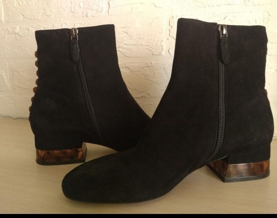 Женские замшевые ботинки