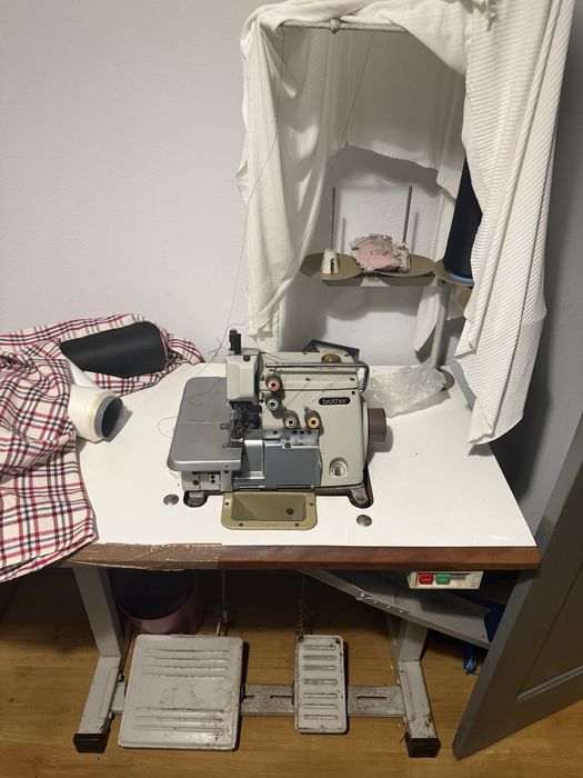 Maquina de costura a corte e cose