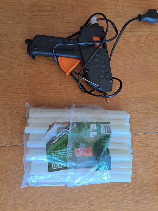 Pistola de cola quente + serra + caixa esquadria