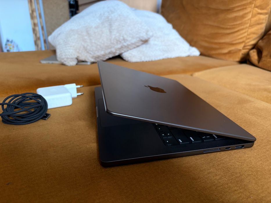 Apple MacBook Pro 14” M5 | 16 GB | 512 GB SSD | AppleCare+