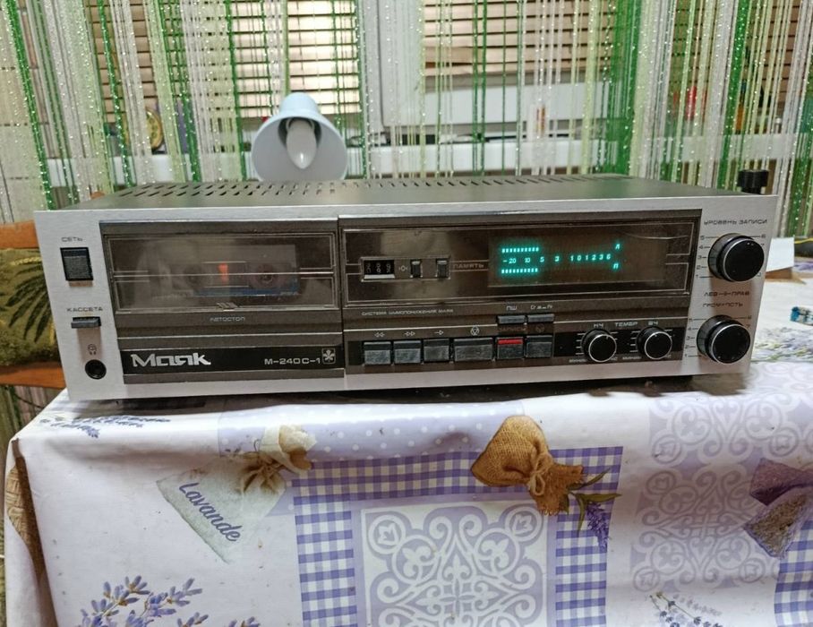 Кассетный магнитофон Маяк М-240С-1