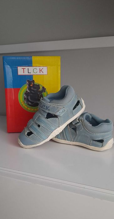 TLCK półbuty kryte sandałki dziecięce r. 23