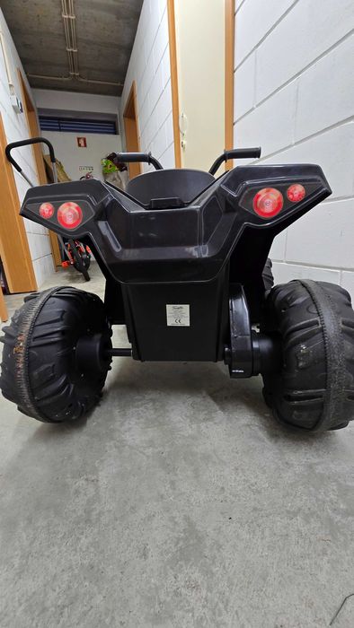 Moto 4 criança elétrica Feber 12v