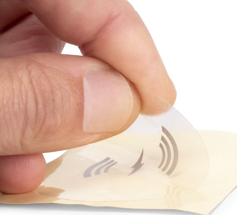 Carregador sem fios oculto para telemóvel