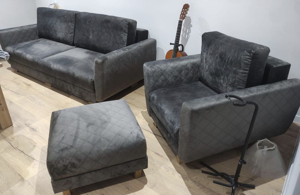 Sofa i fotel z podnóżkiem