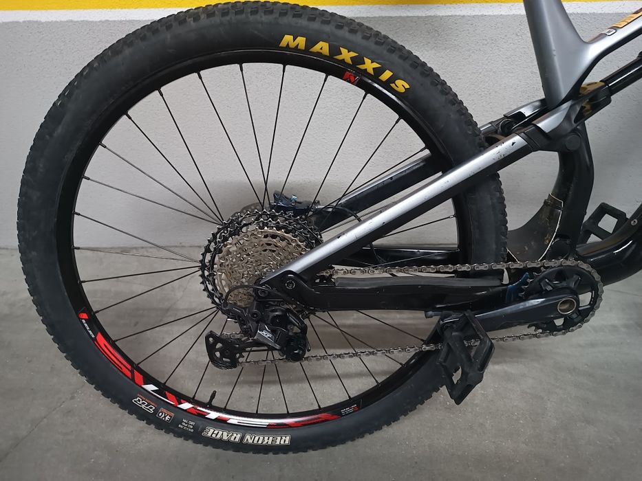 Canyon CF9 - BTT - Carbono - Suspensão Total