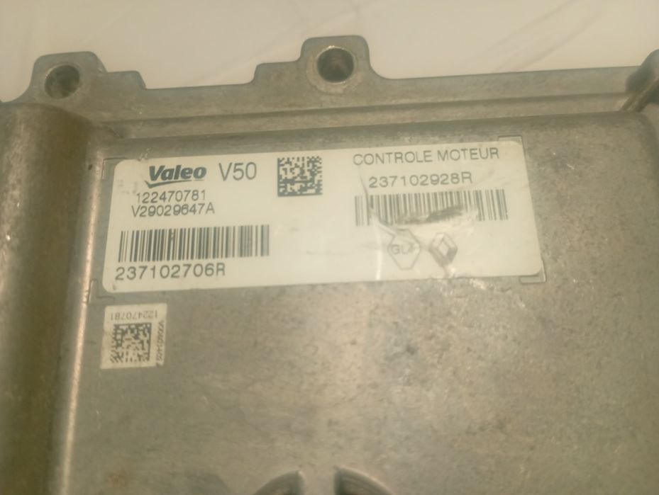 0010 Sterownik silnika Clio lV 237102928R