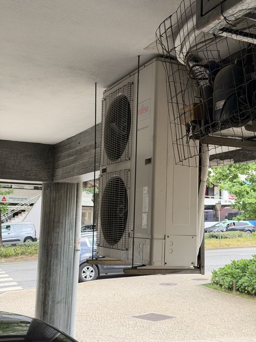 Vendo ar condicionado Fujitsu e maquina frigorifica!