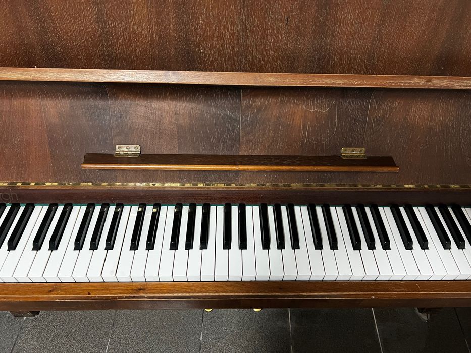 Pianino  Lindbergh do renowacji .