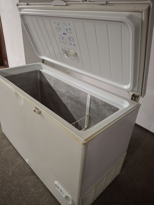 Arca congeladora (aprox. 600L)