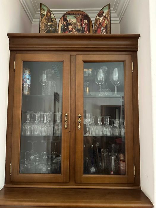 Cristaleira de Sala em Madeira