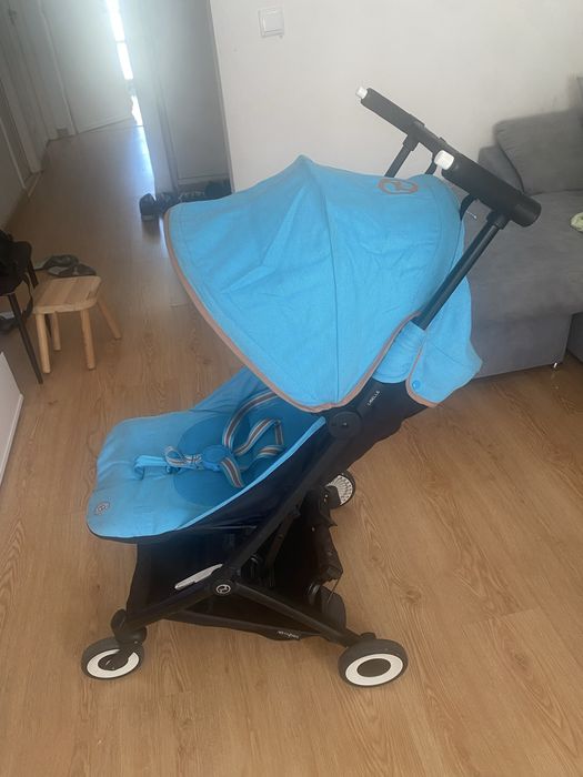 Carrinho pra bebe e compacto para transportar