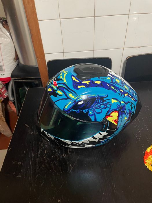 Capacete praticamente novo