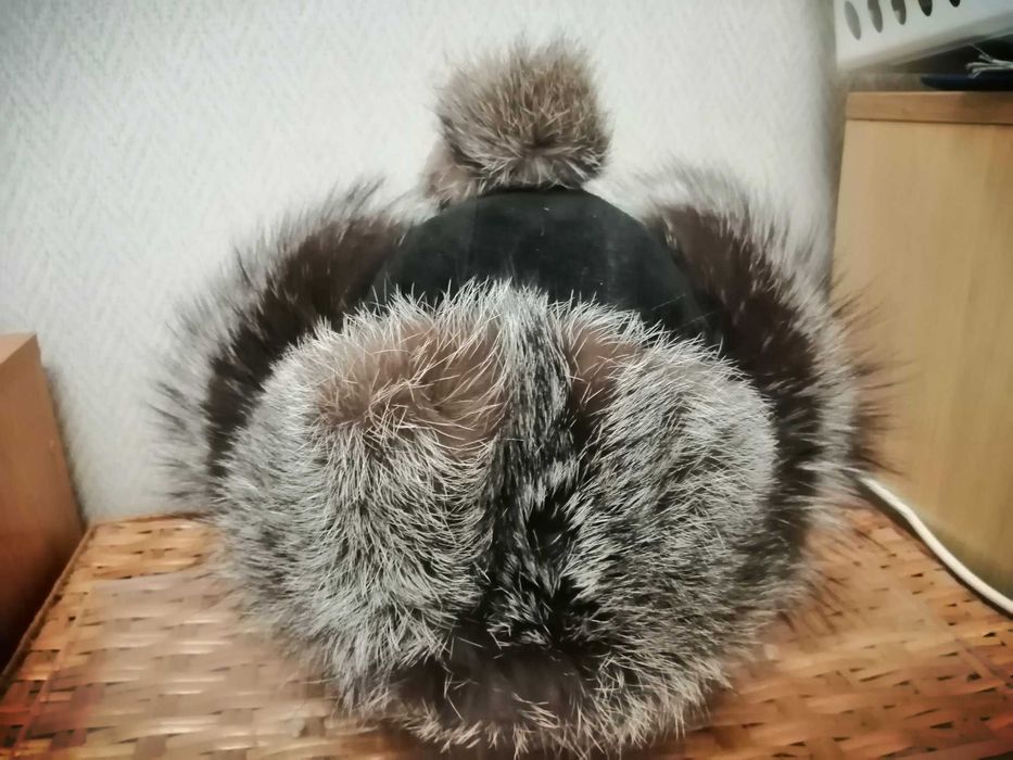 Мехова шапка з вушками жіноча