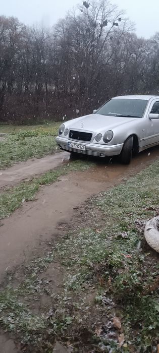 Продам мерседес 210