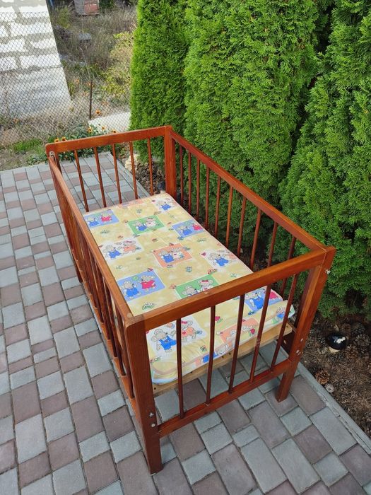 Дитяче дерев'яне ліжко з матрацем