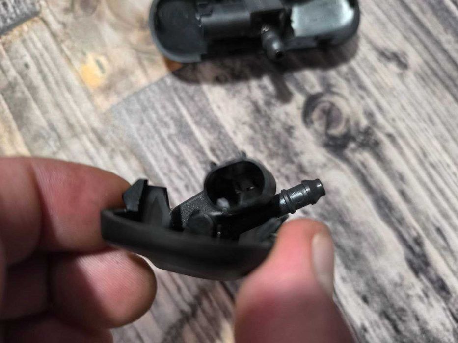 Форсунка омивача лобового скла права ліва Volkswagen ID.3 5G0955986