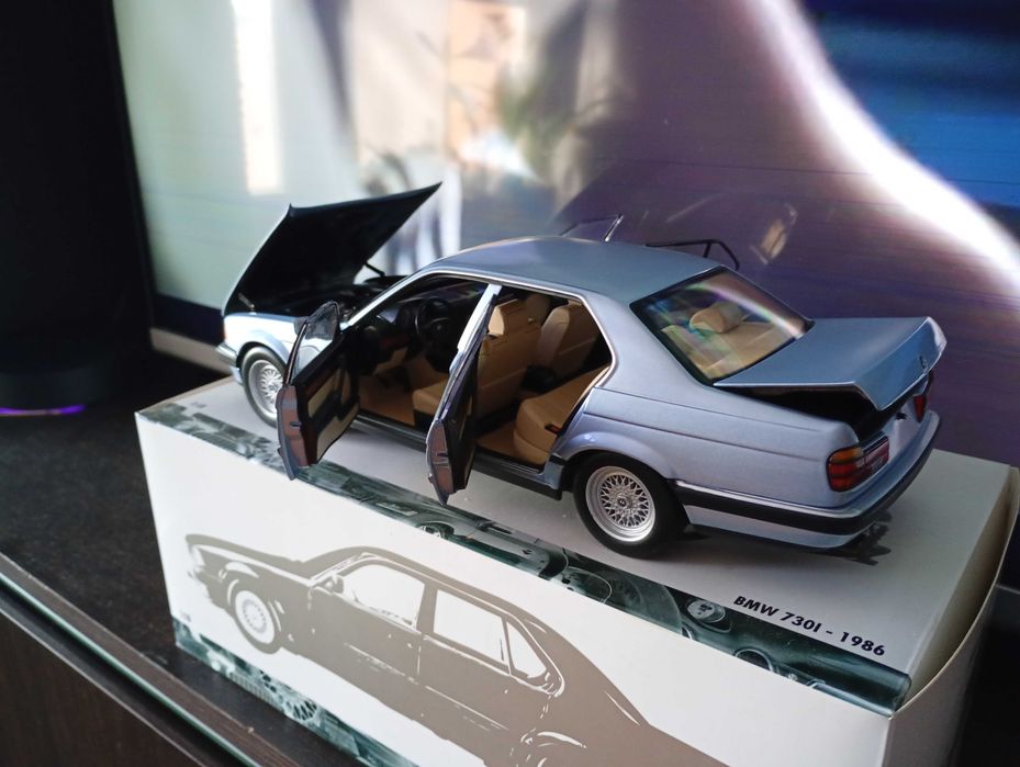 Model BMW E32 730i Minichamps 1:18 nowy w pudełku.