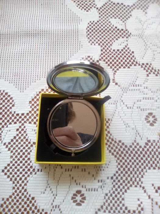 puderniczka ,lusterko nowe