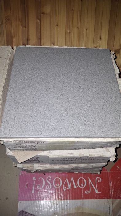 3m szarych płytek gresowych 30x30,25zł za metr