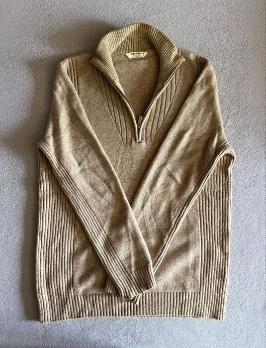 Beżowy męski sweter ze stójką