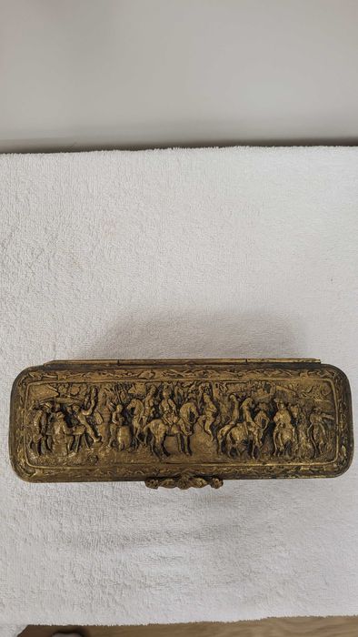 Mosiężna szkatułka z II polowy XIXw