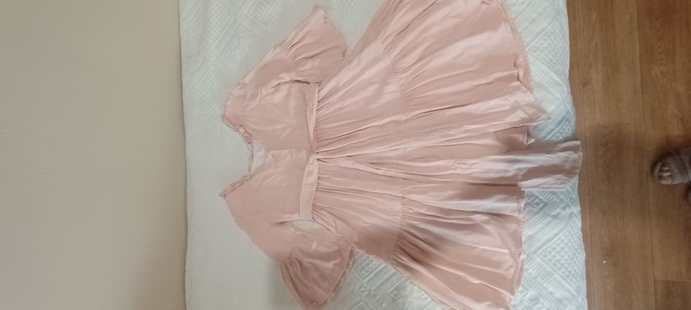 Продам нарядное платье для девочки Діва р 134-140