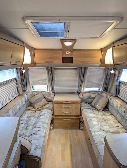 /Caravana/ Impecável/4 pessoas/levo ao local