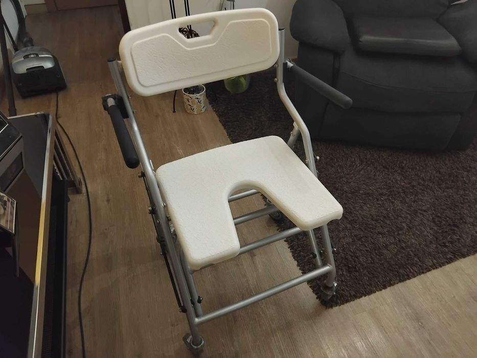 Cadeira de duche para portadores se mobilidade reduzida