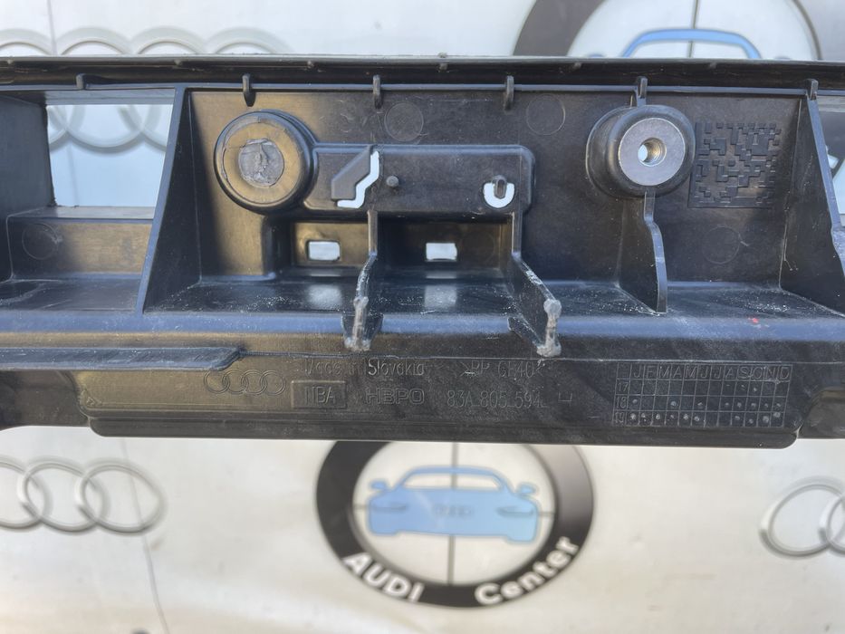 Установочна панель телевізор Ауді Q3 83A Передня панель