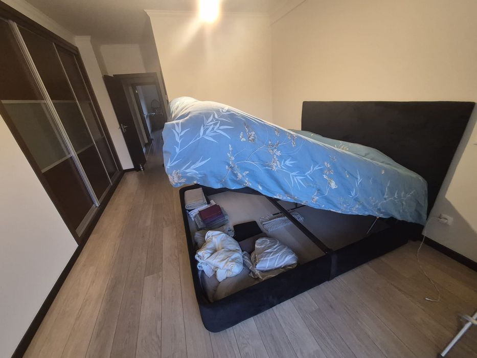 Cama de casal  como nova cabeceira estofada