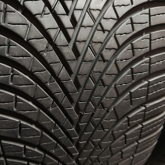 225/40/18 XL Sprzedam parę opon całorocznych Dunlop