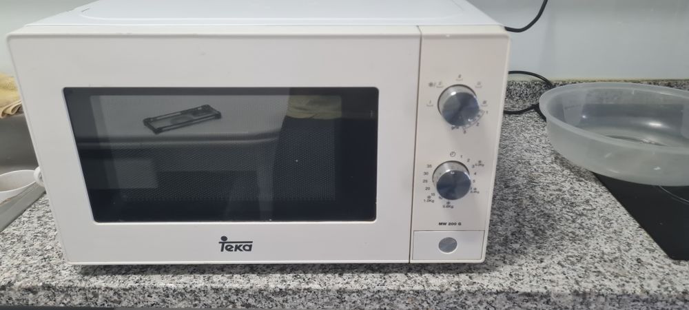 Microondas teka bom estado