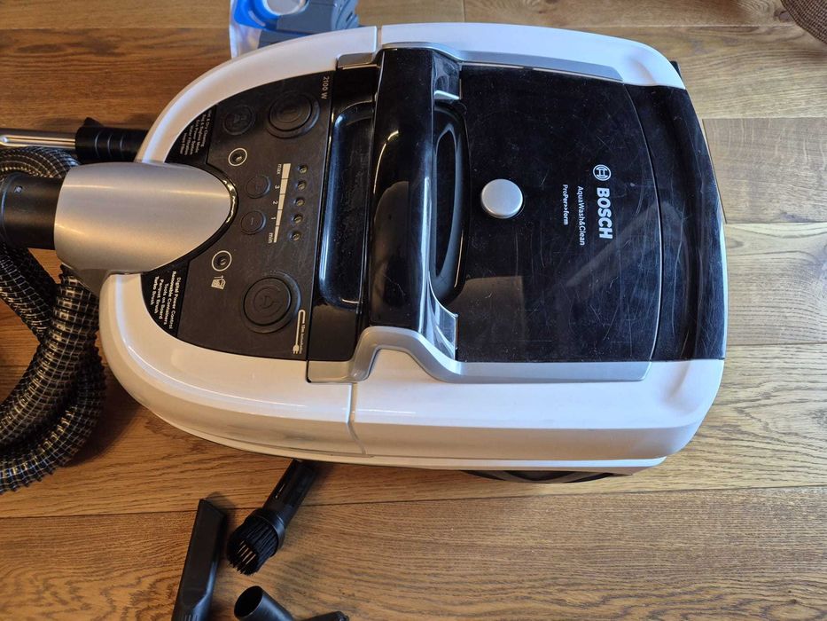 Odkurzacz piorący BOSCH BWD421PRO