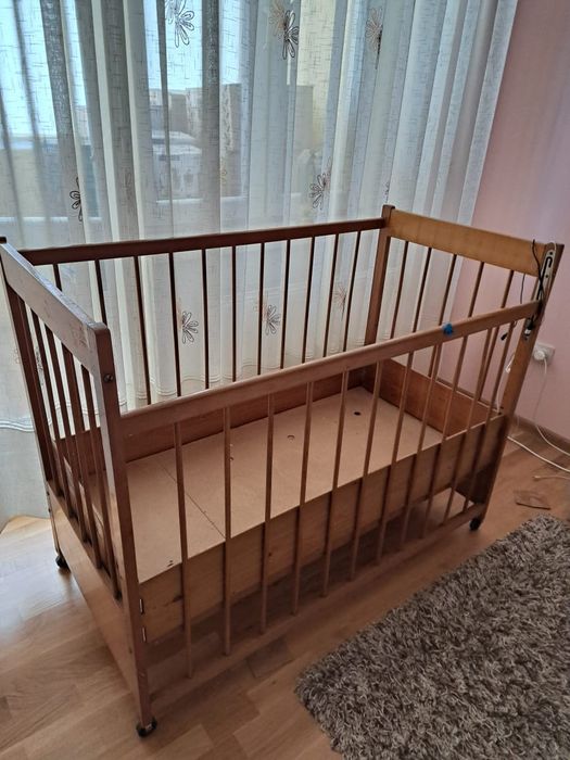 Дитяче ліжечко з матрацом