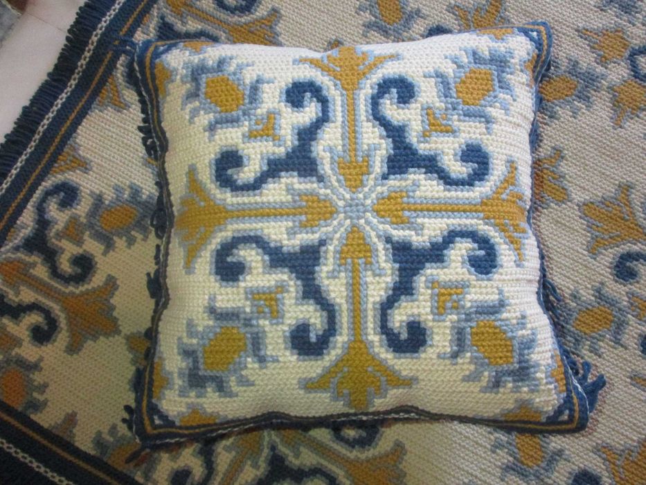Tapete de Arraiolos c/ almofada 1,8m x 1,2m