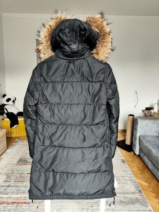Продам жіночу куртку пуховик Parajumpers