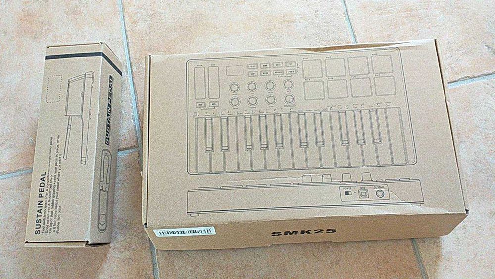 Teclado controlador midi MWave SMK25 e respetivo Pedal Sustain, novos