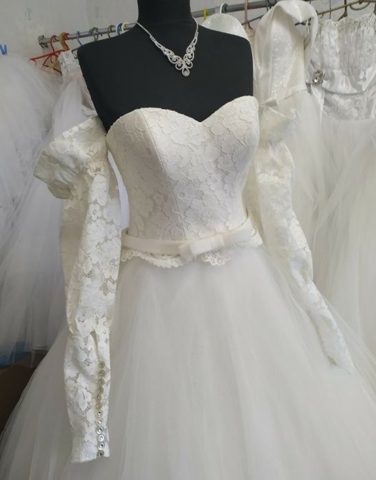 Весільна сукня 44-46 розмір S-М, колір молочний.  Свадебное платье