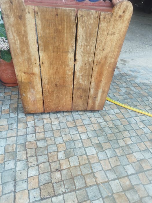 Móvel muito antigo em madeira para cozinha