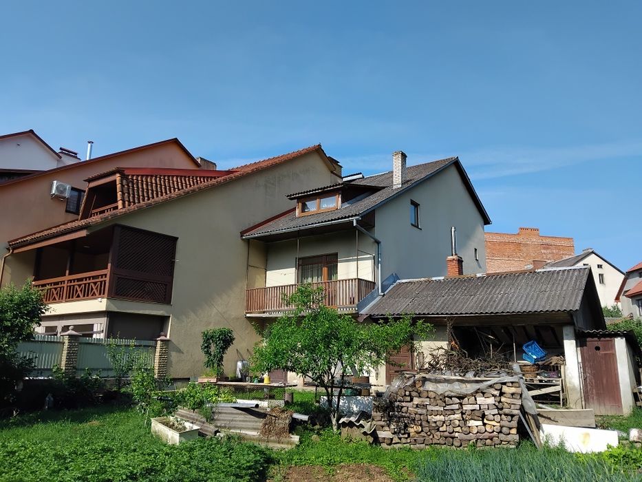 Продаємо будинок майже у центрі м. Свалява Закарпатської області