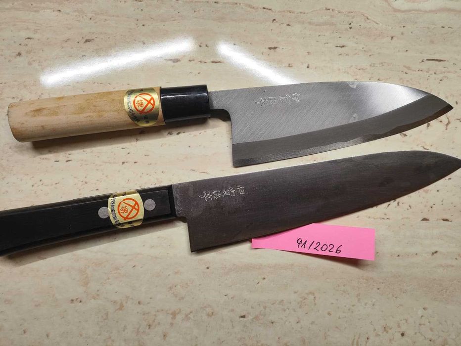 Zestaw noży japońskich Deba + Gyuto w pudełku.