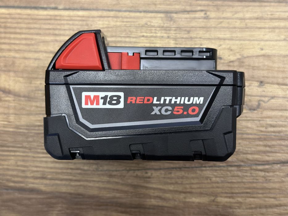 Milwaukee M18 5Ah – bateria 18V, rocznik 2025 | JAK NOWA