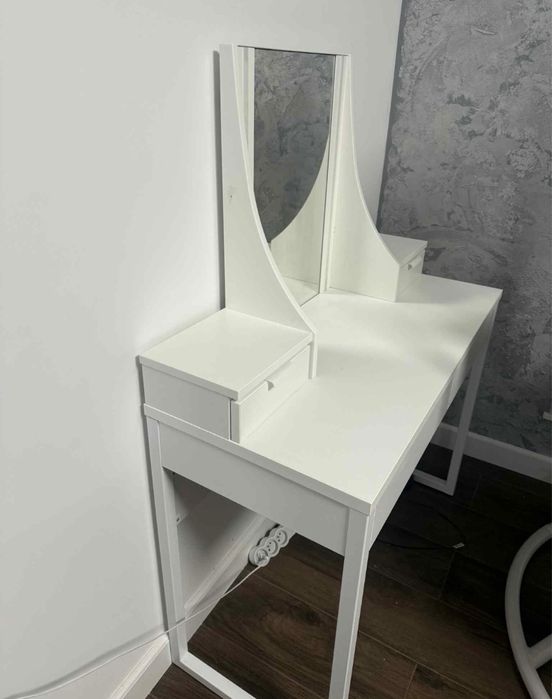 Toaletka z podwietlenirm led Meblik