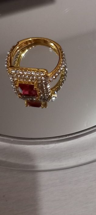 Pierścionek damski w złotym kolorze