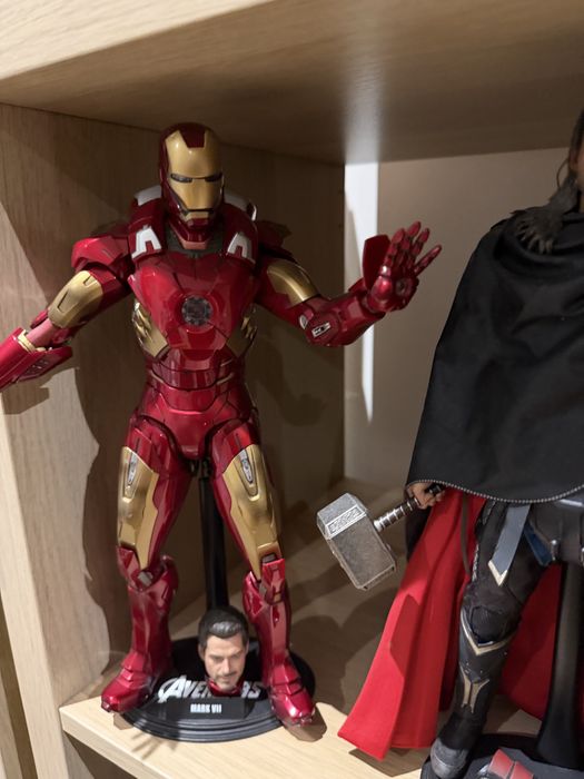 Hot toys figura acao