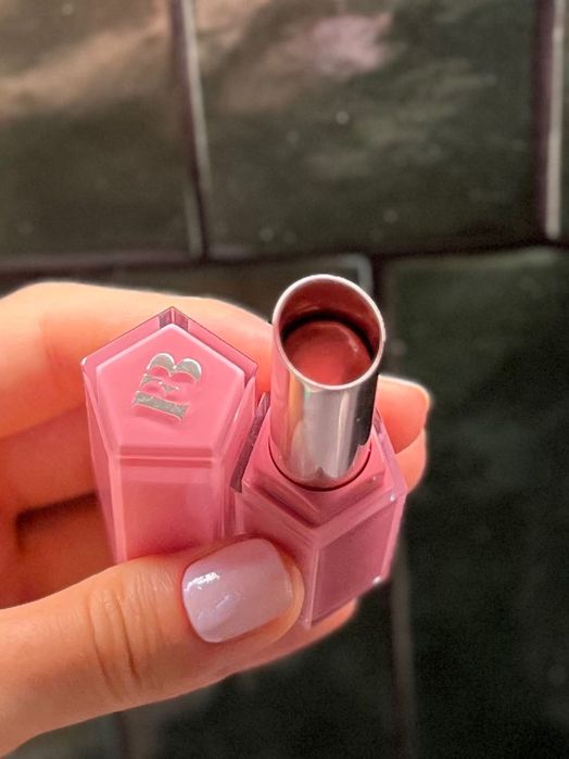 Fenty Beauty FUSSY FU$$Y szminka pomadka błyszczyk